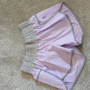 Lululemon sz 8 lavender with gray trim shorts